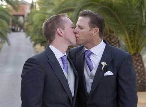 https://elpais.com/diario/2007/10/14/agenda/1192312802_850215.html Gaywedding