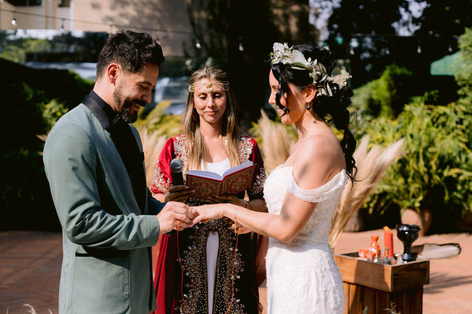 VÍNUE, Sacerdotisa de Bodas y Ceremonias Simbólicas