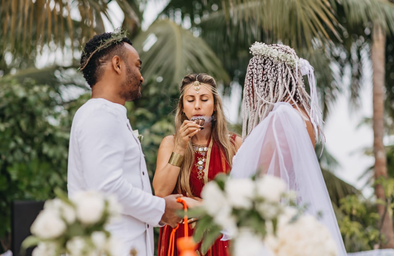 VÍNUE, Sacerdotisa de Bodas y Ceremonias Simbólicas
