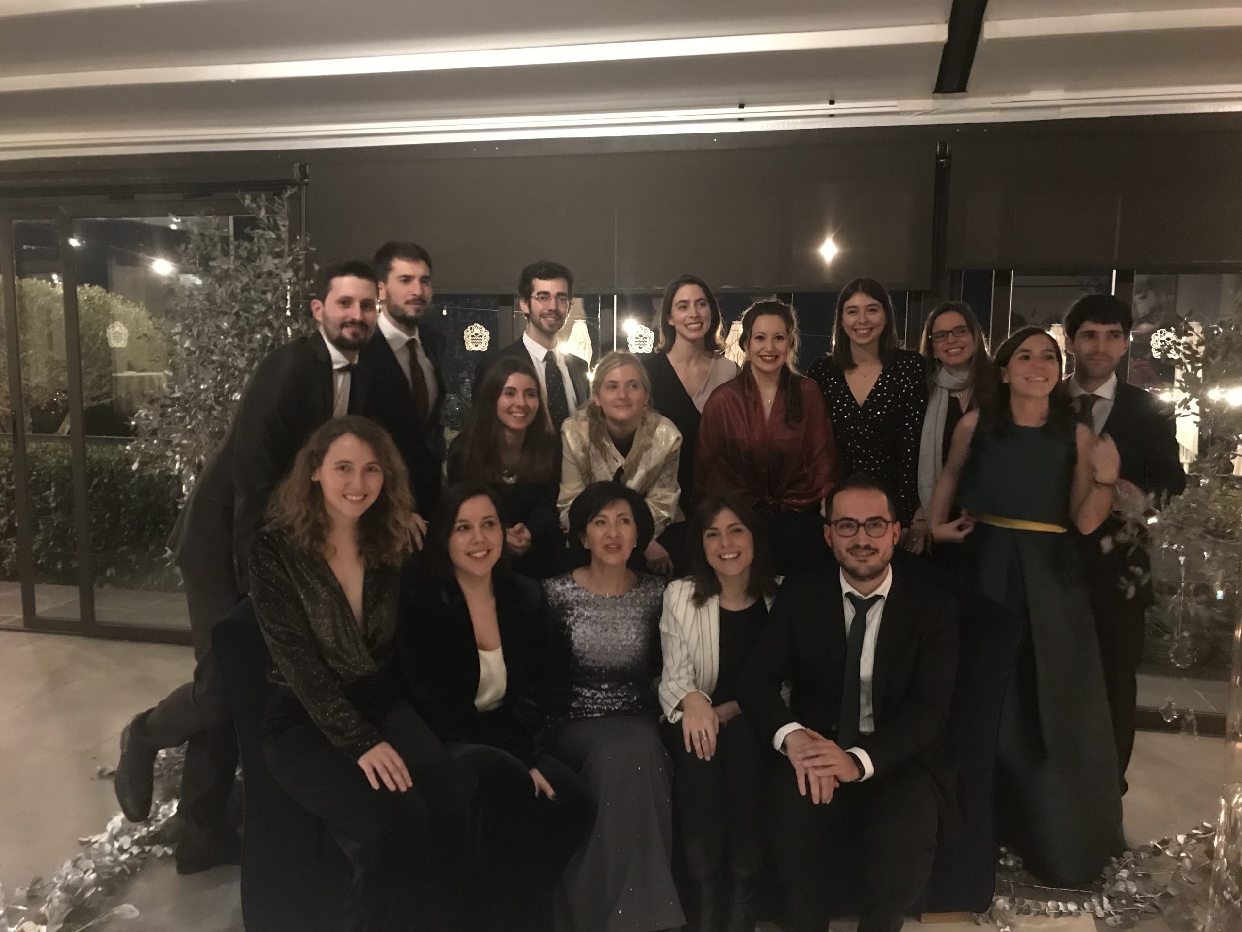 Coro formado por 18 jóvenes con exquisita técnica vocal y amplia experiencia en conciertos en toda España, Europa y Estados Unidos