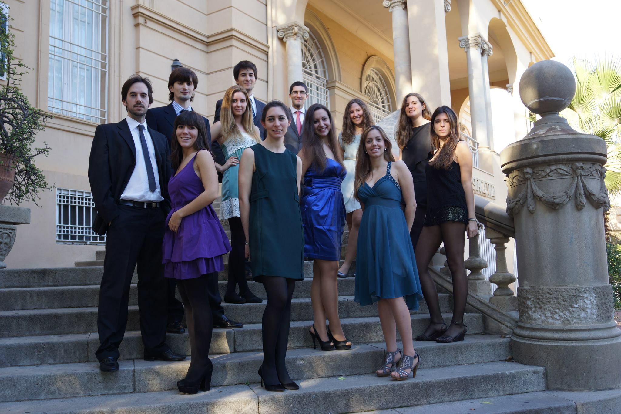 Coro formado por 18 jóvenes con exquisita técnica vocal y amplia experiencia en conciertos en toda España, Europa y Estados Unidos
