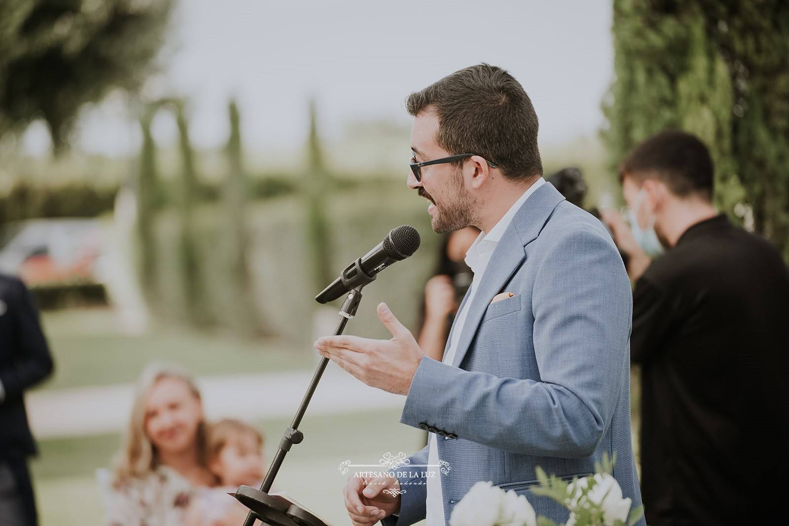 ¡Oficia tu boda con magia!