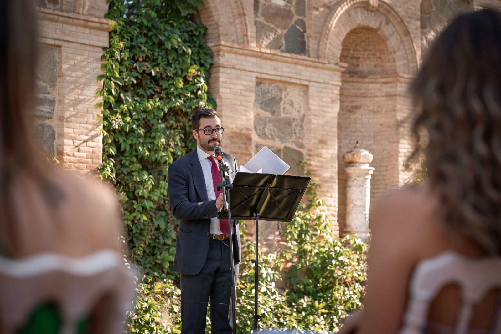¡Oficia tu boda con magia!