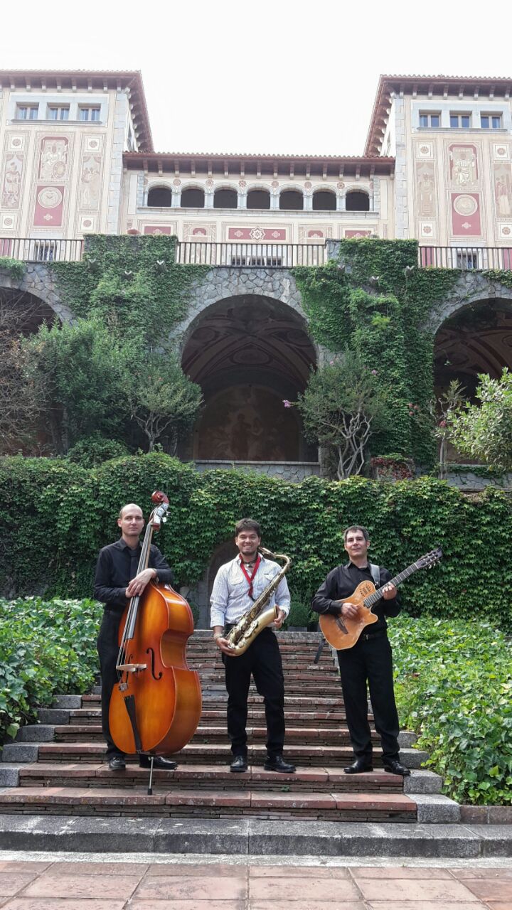 The Jazz Poppers Group  – Amenización musical para eventos.