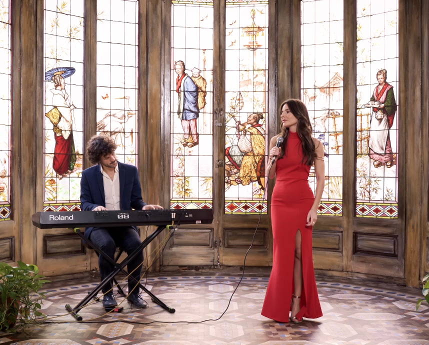 Marina Casellas – Vocalista elegante