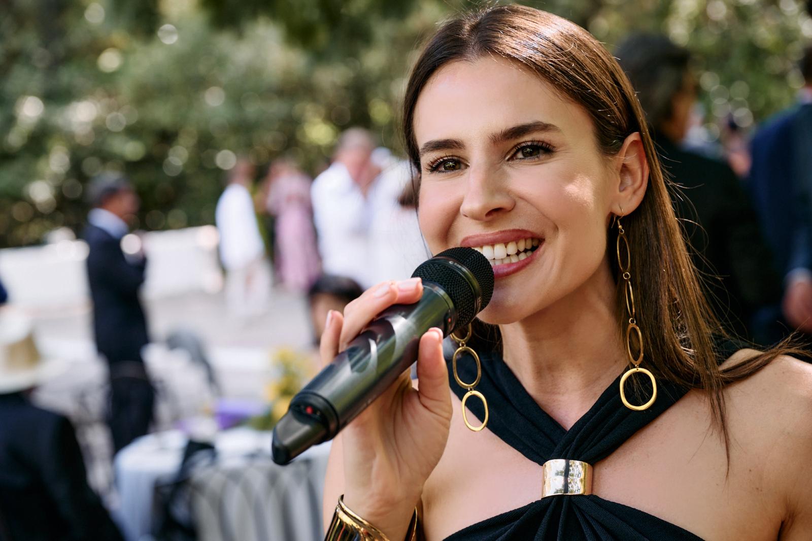 Marina Casellas – Vocalista elegante